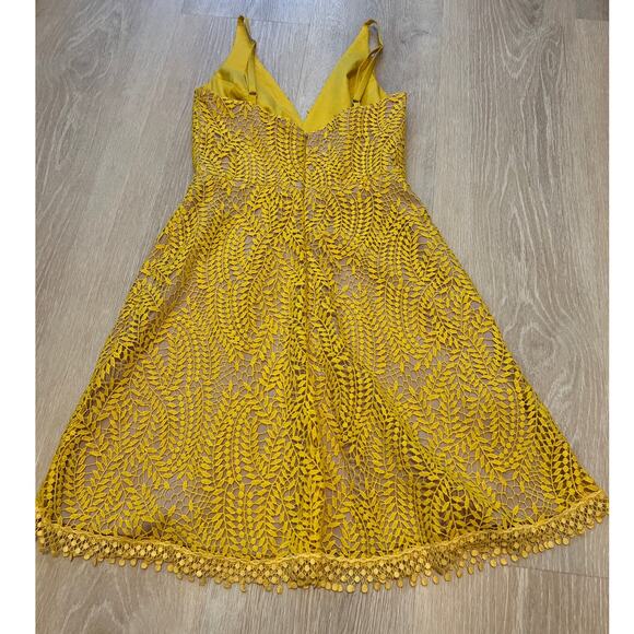 Dress the Population Piper Crochet Lace Canary Yellow Cocktail Dress Size XS - Picture 6 of 9